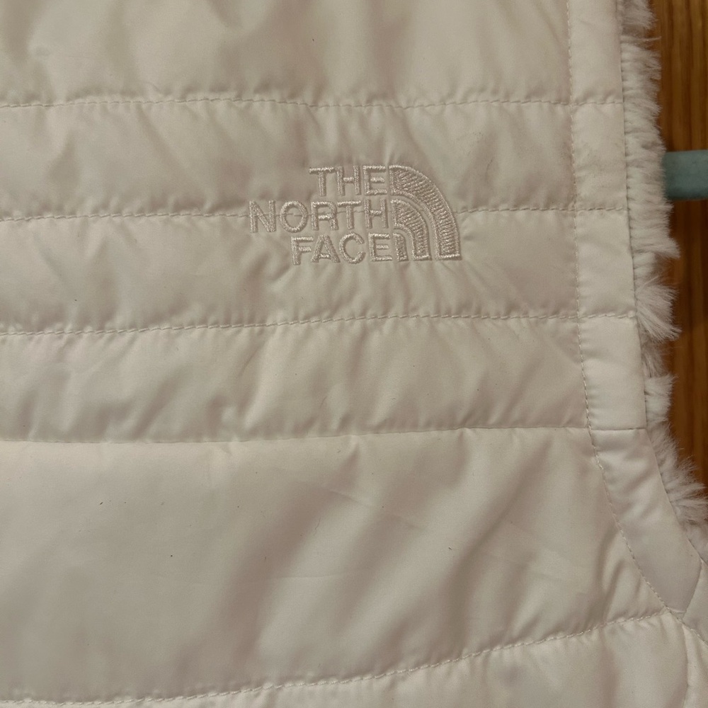 The North Face Women’s Faux Fur Reversible White Vest M - Picture 6 of 8